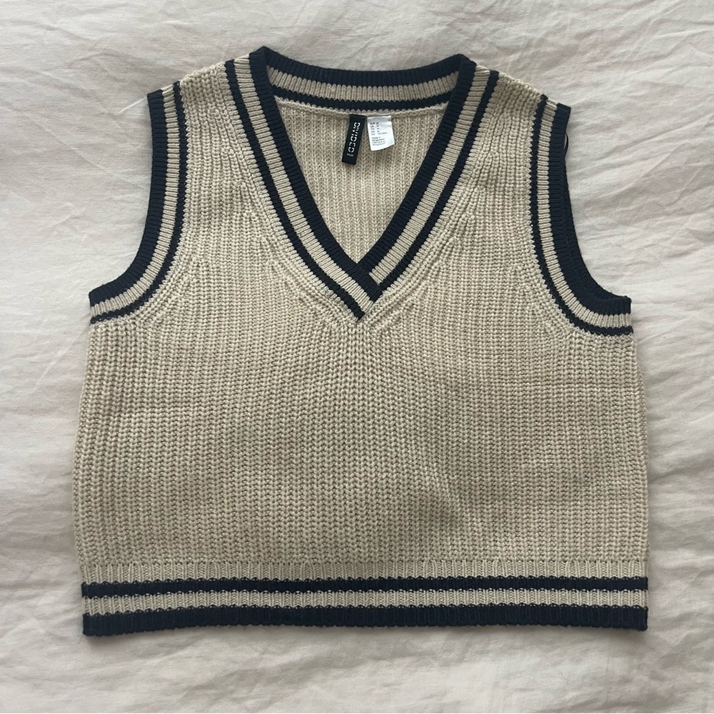 H&M Chunky Ribbed Sweater Vest